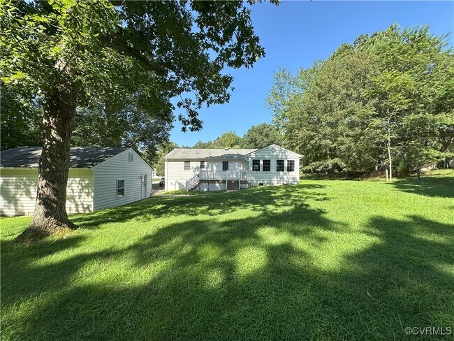 Building Photo - 16421 Chinook Dr