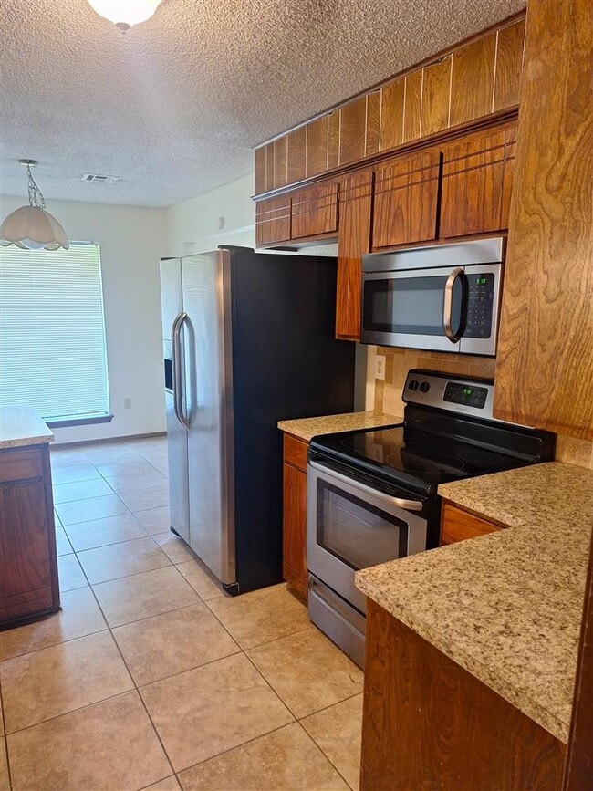 Building Photo - 7222 NW Cherry Cir