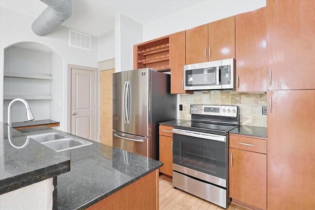 Building Photo - 1901 Post Oak Blvd