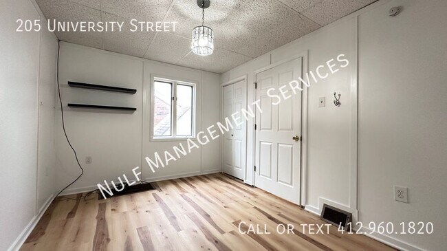 Building Photo - 205 University St