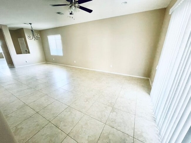 Building Photo - Beautiful Upgraded, single story home in a...