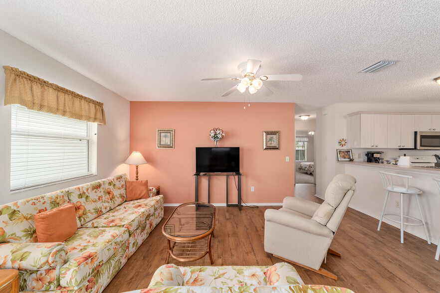 Living room adjoins kitchen area - 8201 SE 169th Palownia Loop