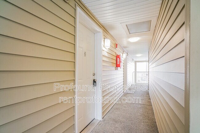 Building Photo - 760 NW 185th Ave