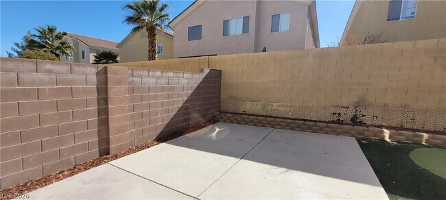 Building Photo - 9229 Millikan Ave
