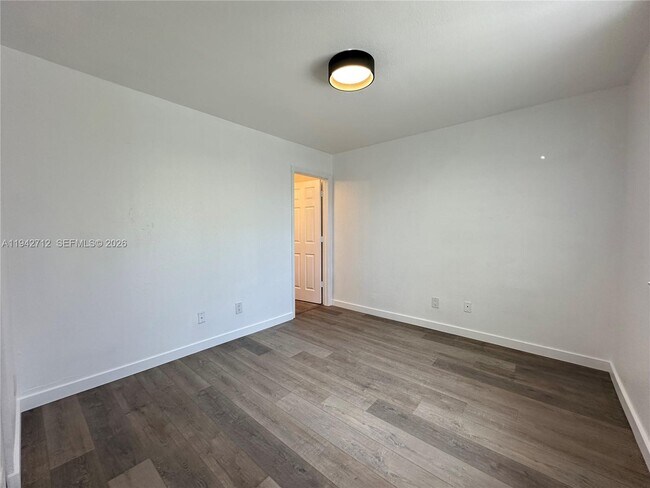 Building Photo - 322 NE 3rd St