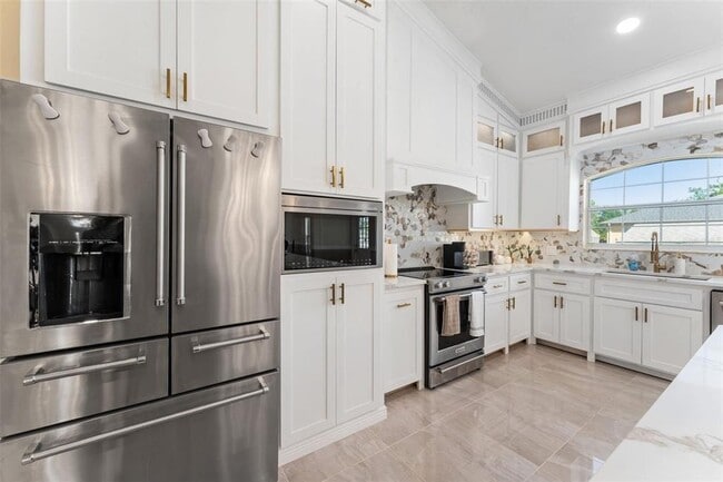 Building Photo - 2832 Rodeo Dr