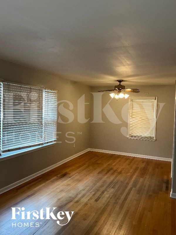 Building Photo - 1458 S White Station Rd