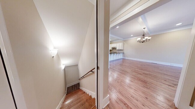 Building Photo - Three Story Townhome Rosemary Gate