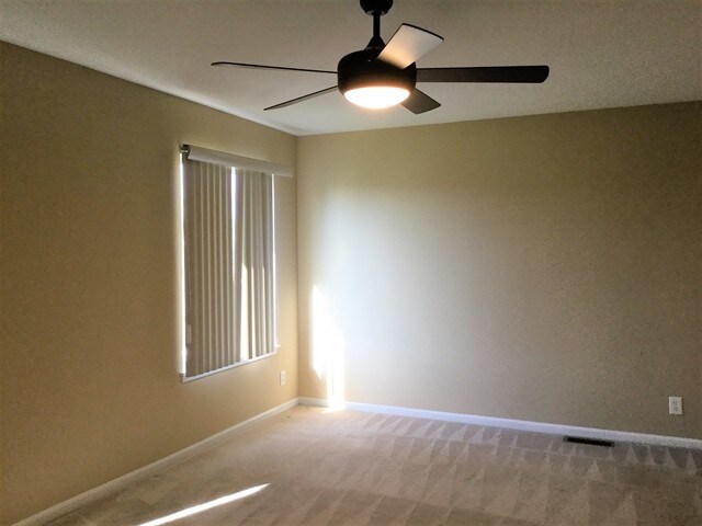 Building Photo - 13817 S Petersburg Dr