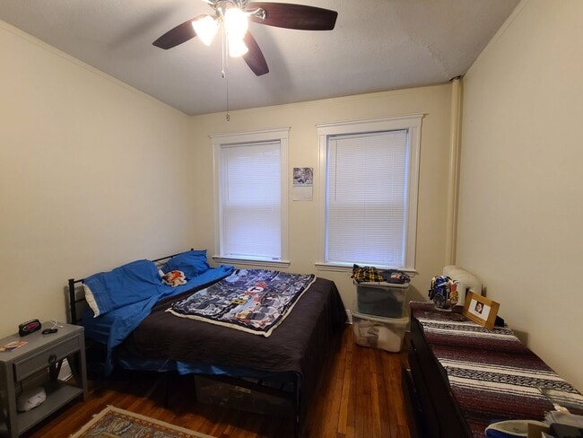 Building Photo - Updated 1 bed - Pet Friendly - Close to T and Whole Foods