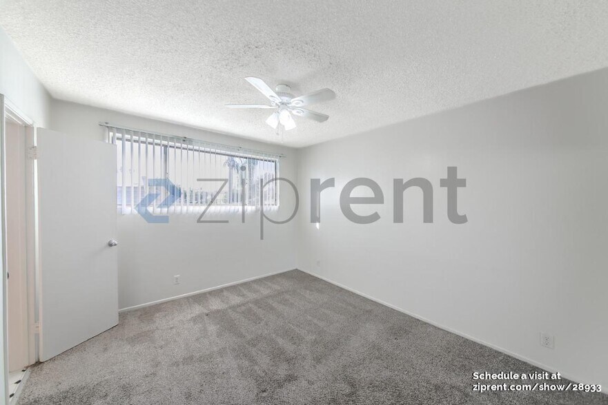 Building Photo - Unit 4