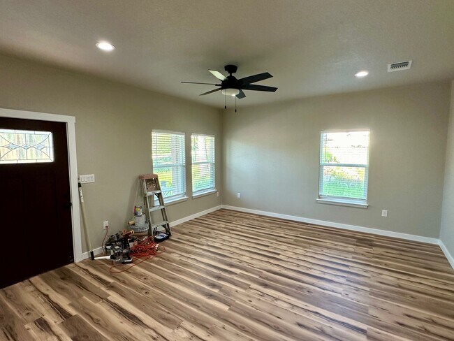 Building Photo - 1518 Sioux Trail