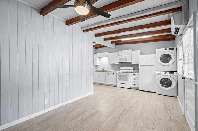 Building Photo - Turner Street Tri-Plex