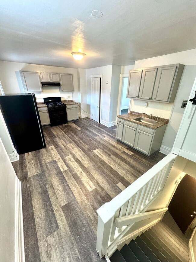 Building Photo - 136 N 10th St