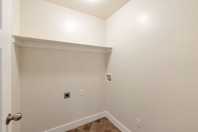 Building Photo - Gorgeous Provo Townhome