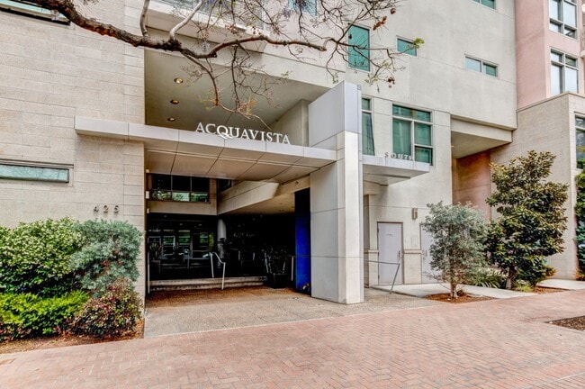 Building Photo - Condo - Heart of Downtown San Diego