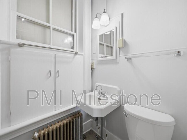 Building Photo - 323 N Potomac St