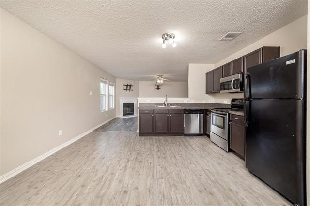 Building Photo - 100 Scarlet View