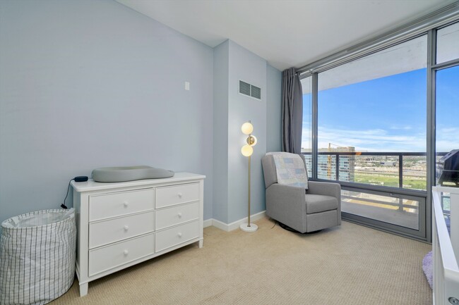 Building Photo - 100 E 14th St