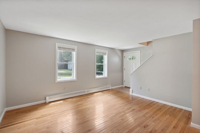 Building Photo - 10 Rose Terrace Cir