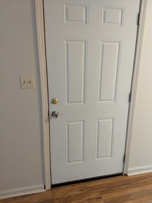 Building Photo - 4801 Saddlebrook Ln