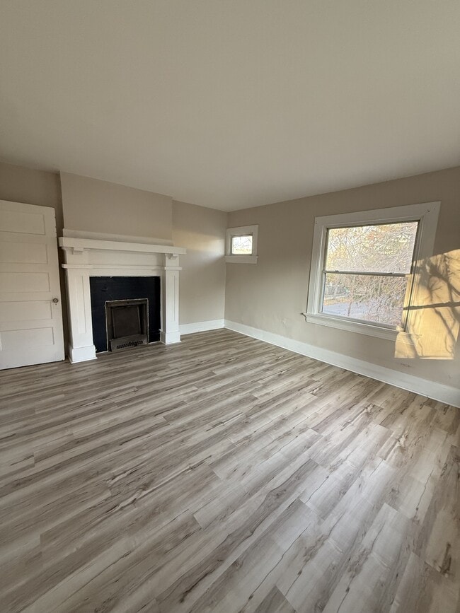 Building Photo - 541 Grafton Ave