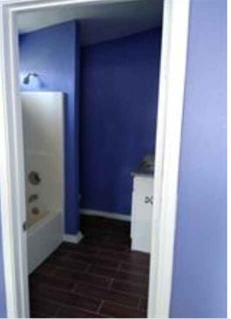 Building Photo - 9713 Sycamore Dr