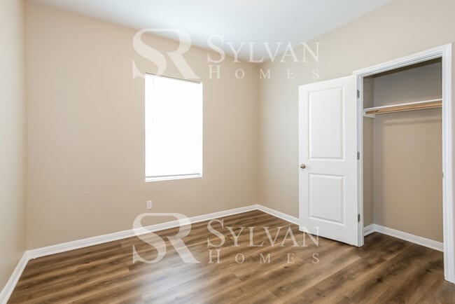 Building Photo - Fall in love with this 3BR, 2BA home