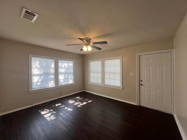 Building Photo - 2224 Cumberland Ave