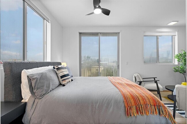 Building Photo - 650 SW 1st St