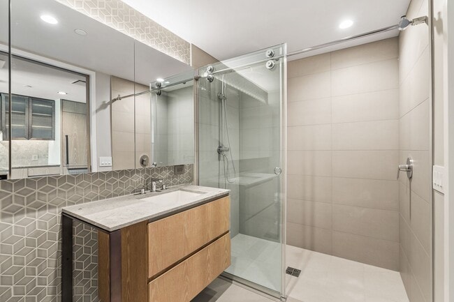 Building Photo - Modern Studio with Partial Ocean Views at ...