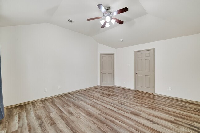 Building Photo - 2826 Lakecrest Forest Dr