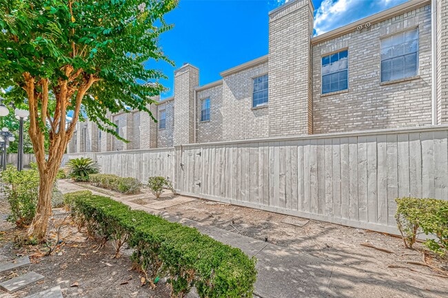 Building Photo - 3780 Tanglewilde St