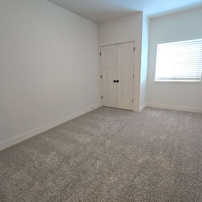 Building Photo - Move-in ready! 4 bedroom house with 3 car ...