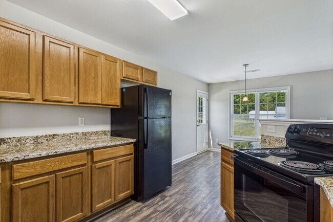 Building Photo - Beautifully Updated 3-Bedroom Home in Gree...