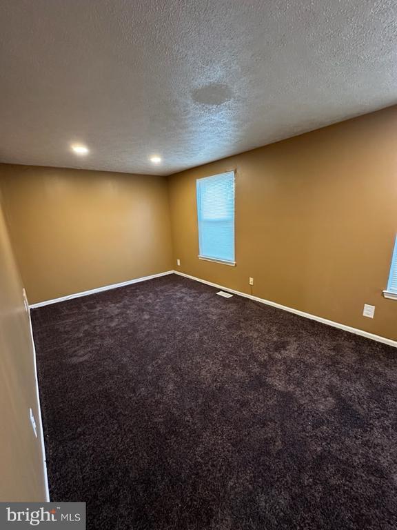 Building Photo - 70 Vanderbilt Ct