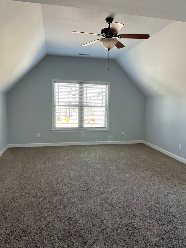 Building Photo - 6050 Sanmar Dr