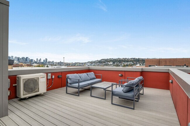 Building Photo - 2319 Franklin Ave E