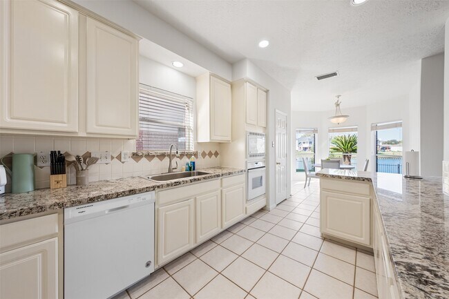 Building Photo - 6518 Portuguese Bend Dr