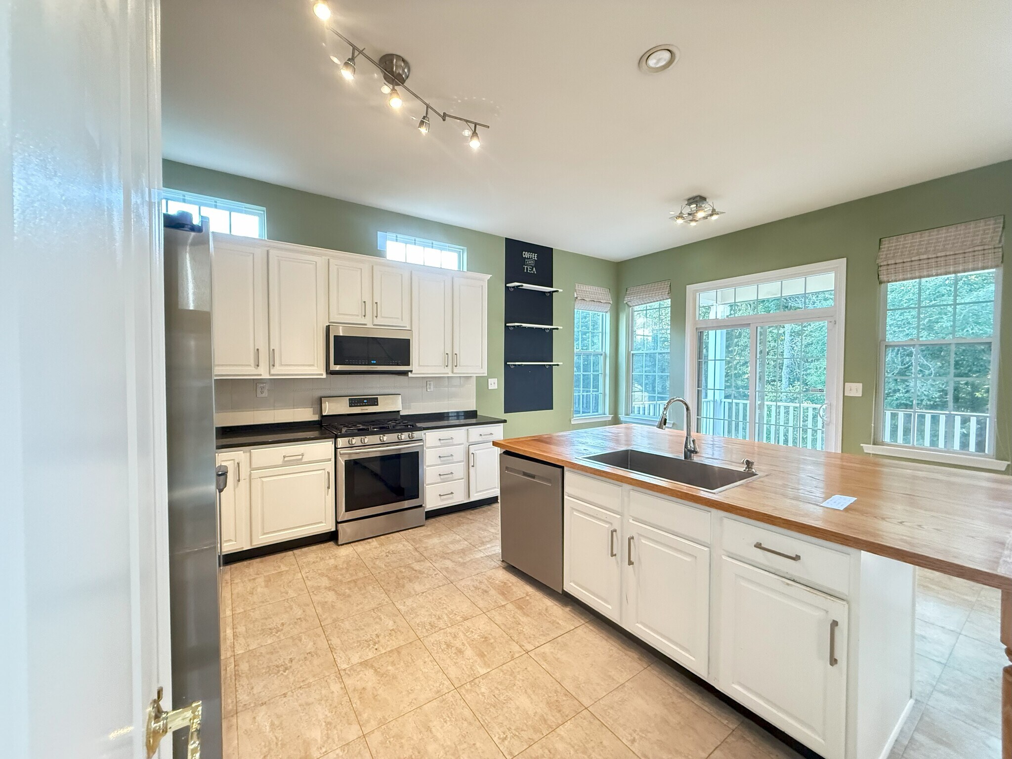 Building Photo - 3145 Pine Valley Way