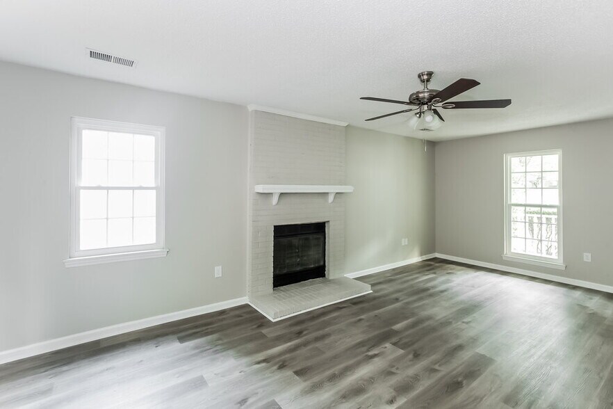 Building Photo - 10641 Starwood Ave