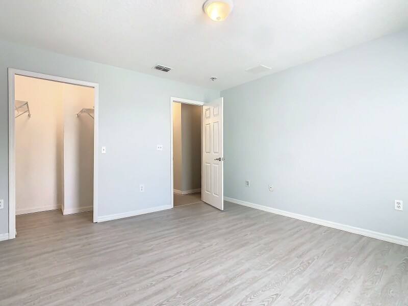 Building Photo - 249 Royal Palm Dr