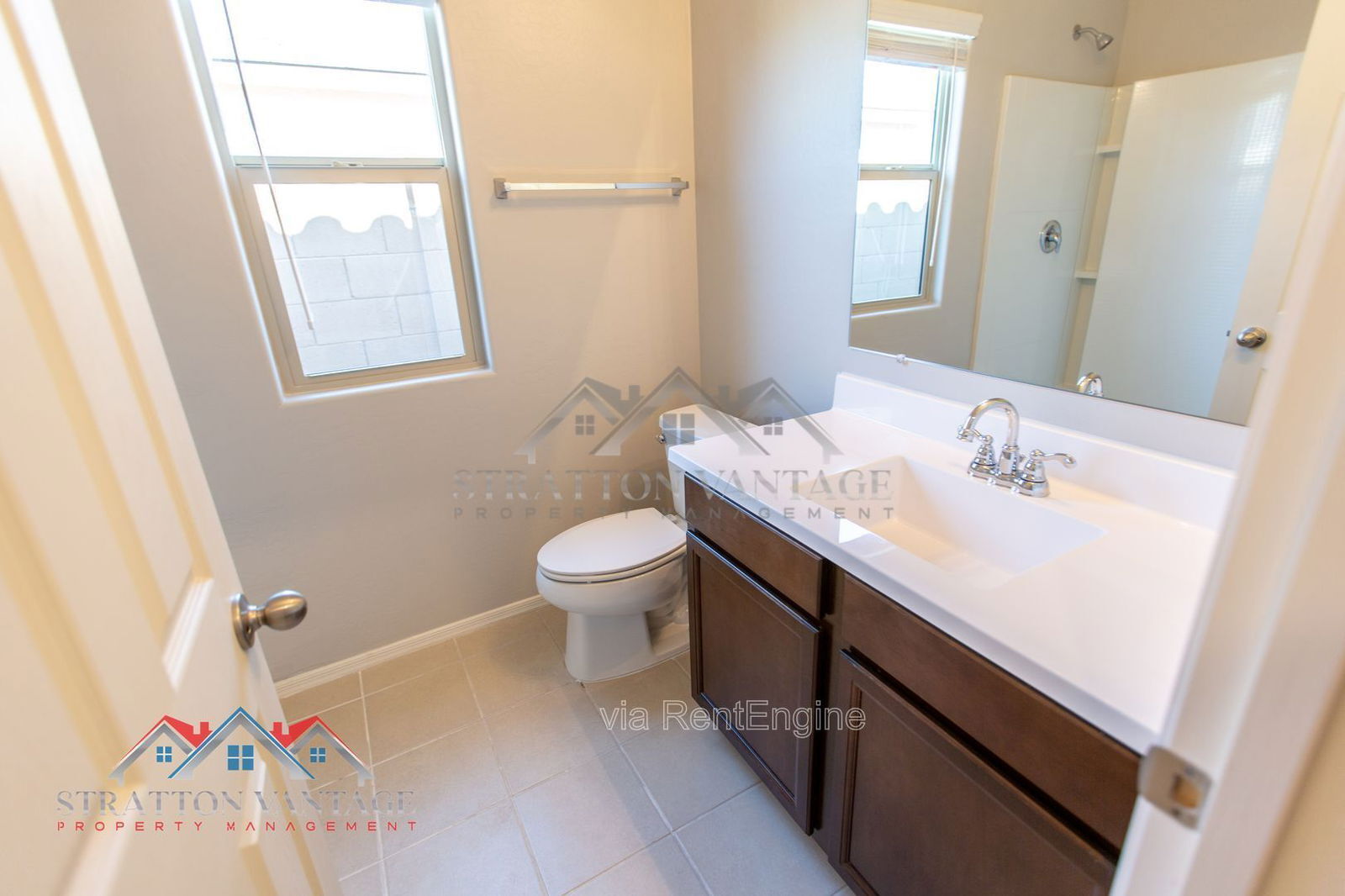 Building Photo - 495 E Rio Pl