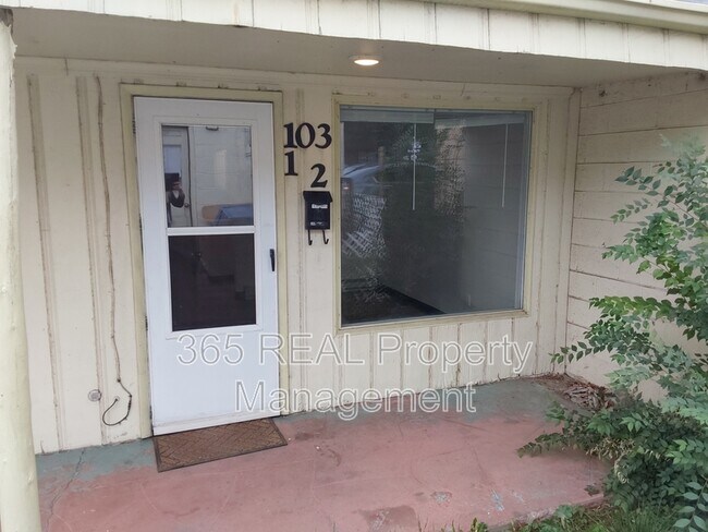 Primary Photo - 103 1/2 East Stuart Street