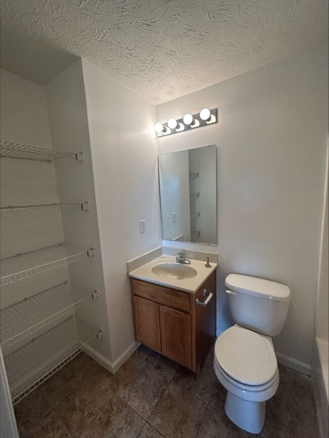 Building Photo - Large 3 Bedroom Townhome Available For Short-Term Lease! Brand New Flooring and Paint!