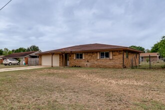 Building Photo - BEAUTIFUL 3-BEDROOM HOME IN LAKEWOOD SHADOW, NEW BRAUNFELS