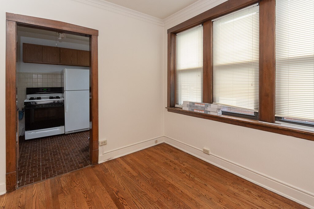 Building Photo - 3617 N Paulina St