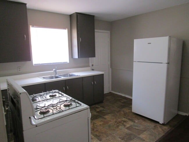Building Photo - Duplex Across from SWOSU