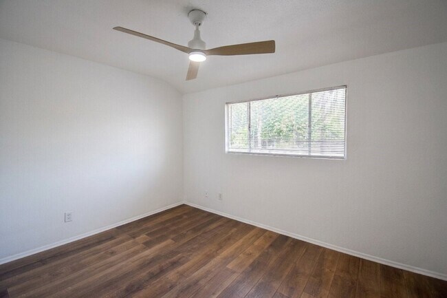 Building Photo - 433 Sunset Dr