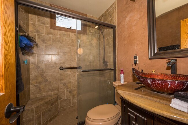 Building Photo - Great 4 Bedroom/2 Bath Home near UND!